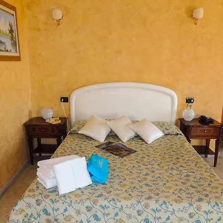 Lungomare Hotel 3*